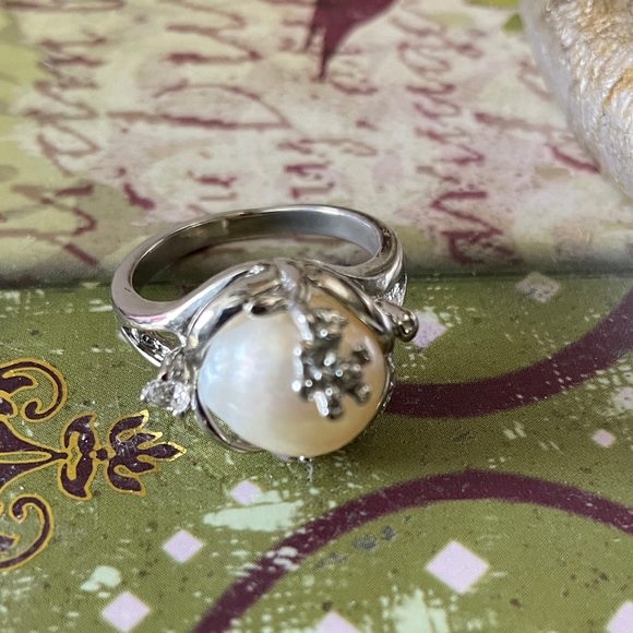 Jewelry - Elegant Baroque Freshwater Pearl Ring with diamond chips .925 silver Ring SZ 8